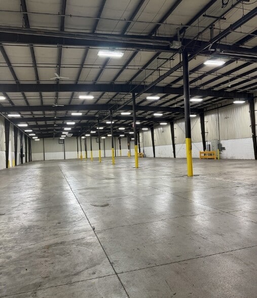 More Photos Of 30450 Little Mack Ave, Roseville Manufacturing For Sale