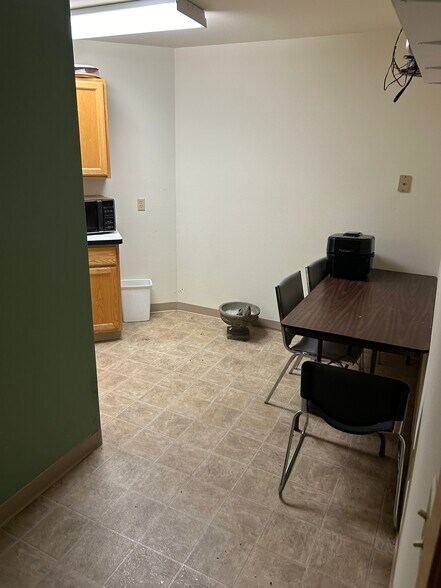 More Photos Of 815 N Main St, Oregon Freestanding For Lease