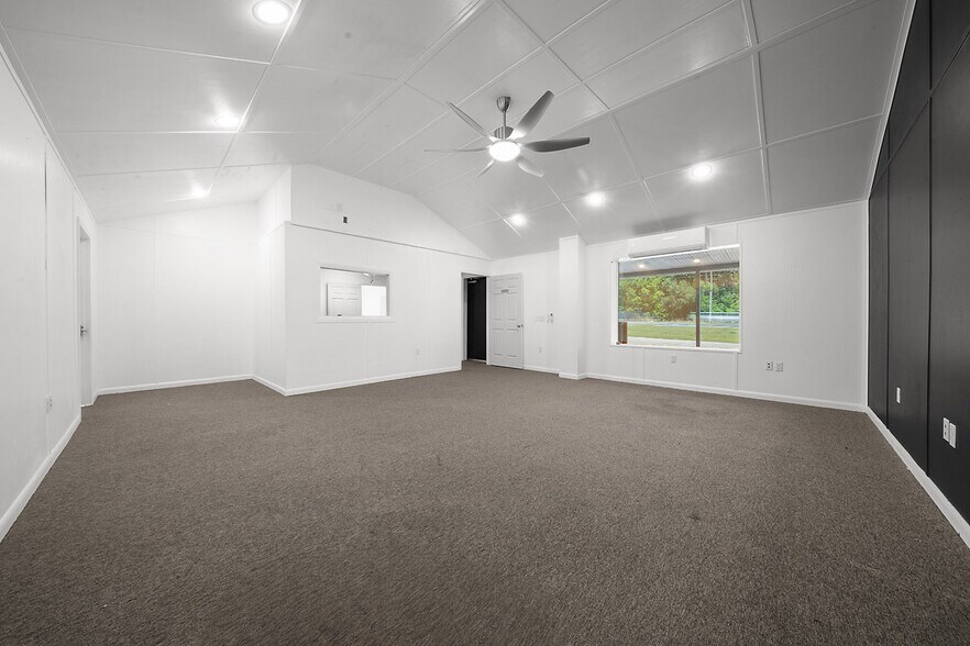 More Photos Of 9732 SE US Highway 441, Belleview Warehouse For Lease