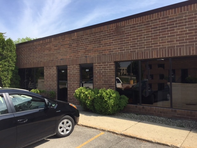 More Photos Of 1000 N Rand Rd, Wauconda Service For Sale
