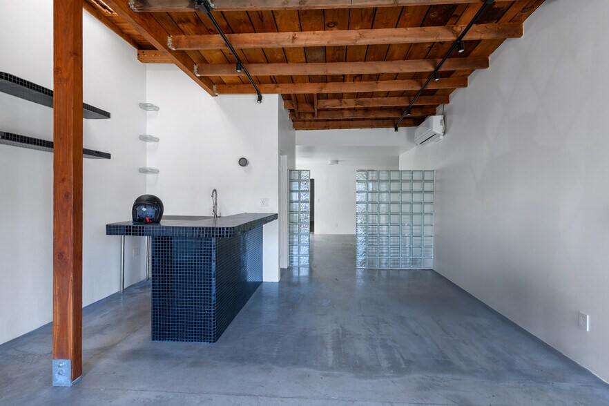 More Photos Of 2426 Lincoln Blvd, Venice Loft Creative Space For Sale