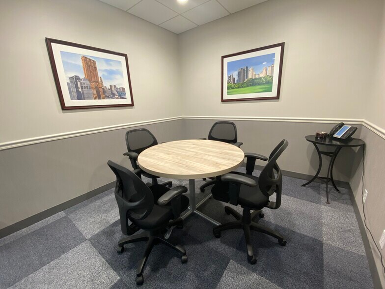 More Photos Of 60 E 42nd St, New York Coworking Space