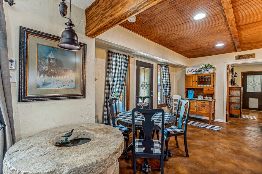 More Photos Of 703 Spring St, Granbury Lodge Meeting Hall For Sale