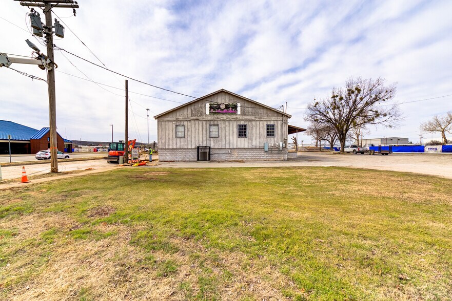 More Photos Of 2139 S Phoenix Ave, Tulsa Religious Facility For Sale
