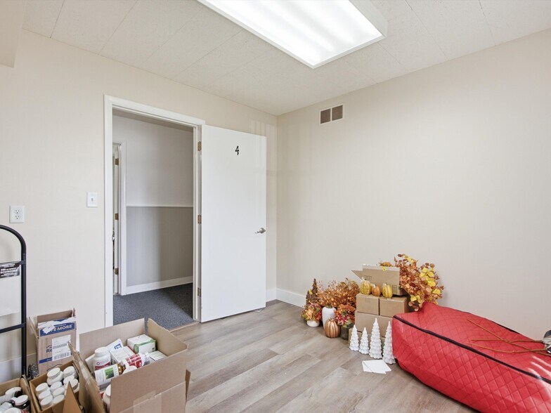 More Photos Of 35000-35008 Division Rd, Richmond Medical For Sale