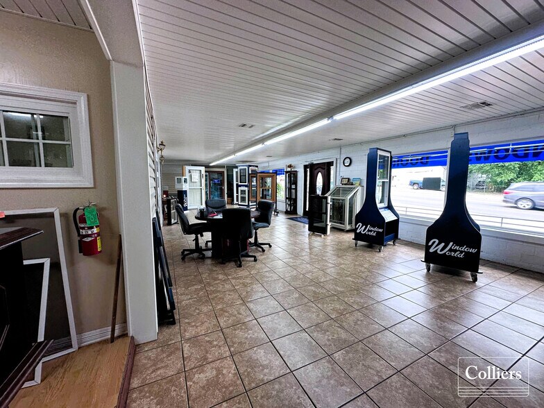 More Photos Of 1408 Towson Ave, Fort Smith Flex For Sale