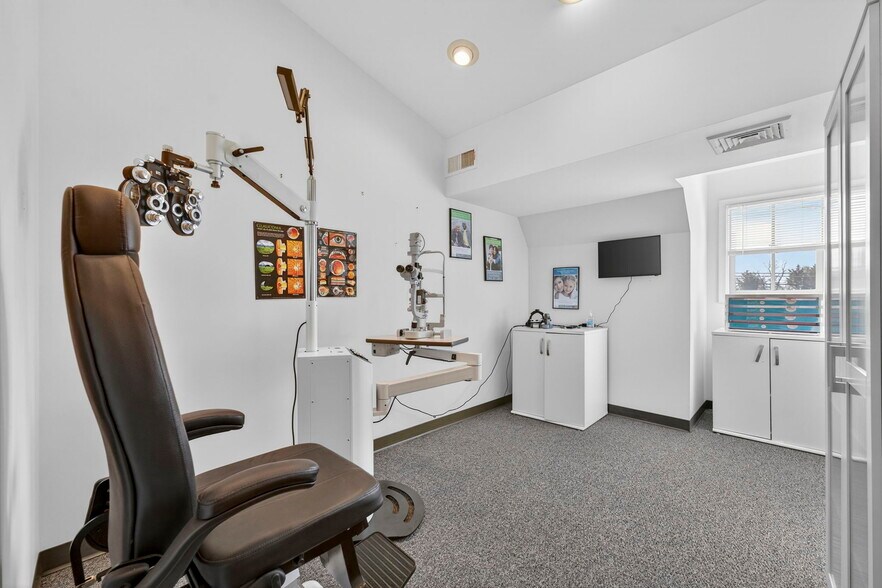 More Photos Of 10130-10134 Colvin Run Rd, Great Falls Medical For Lease