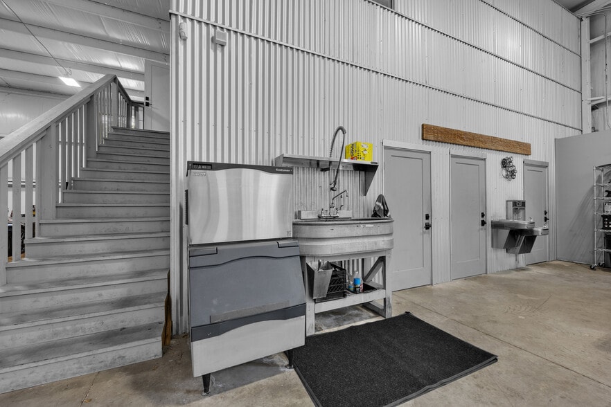 More Photos Of 905 NW 2nd St, Gainesville Industrial For Lease
