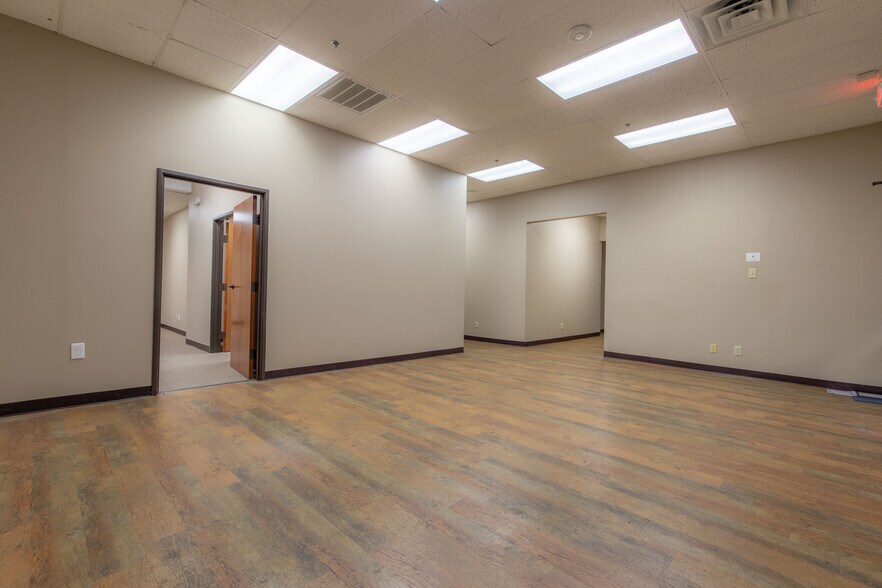 More Photos Of 1022 S Greenville Ave, Allen Unknown For Lease