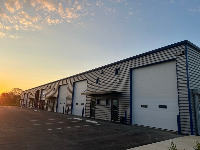 More Photos Of 4402 Weaver Ct N, Hilliard Unknown For Lease