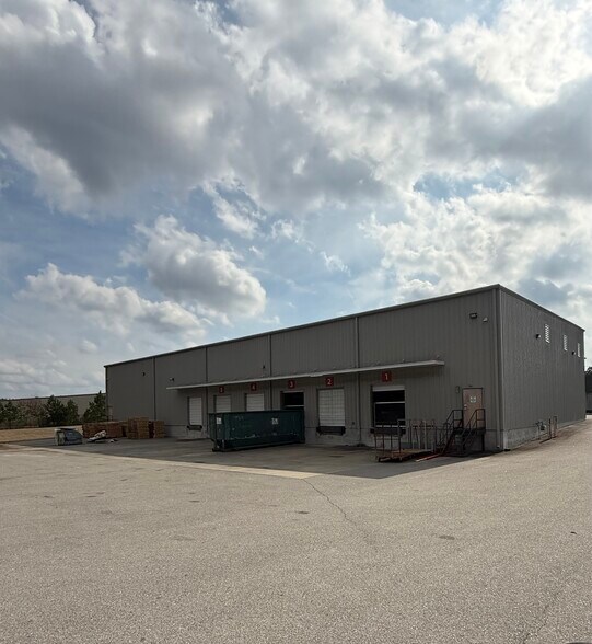 Primary Photo Of 150 Atlas Ct, Columbia Manufacturing For Lease