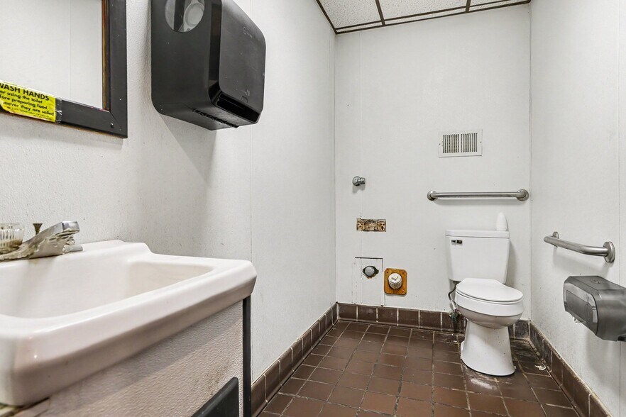 More Photos Of 552 Rt-104, Ontario Restaurant For Sale