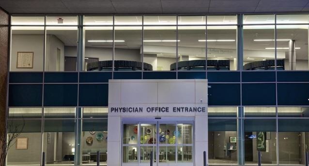 More Photos Of 201 S Sara Rd, Mustang Hospital For Lease