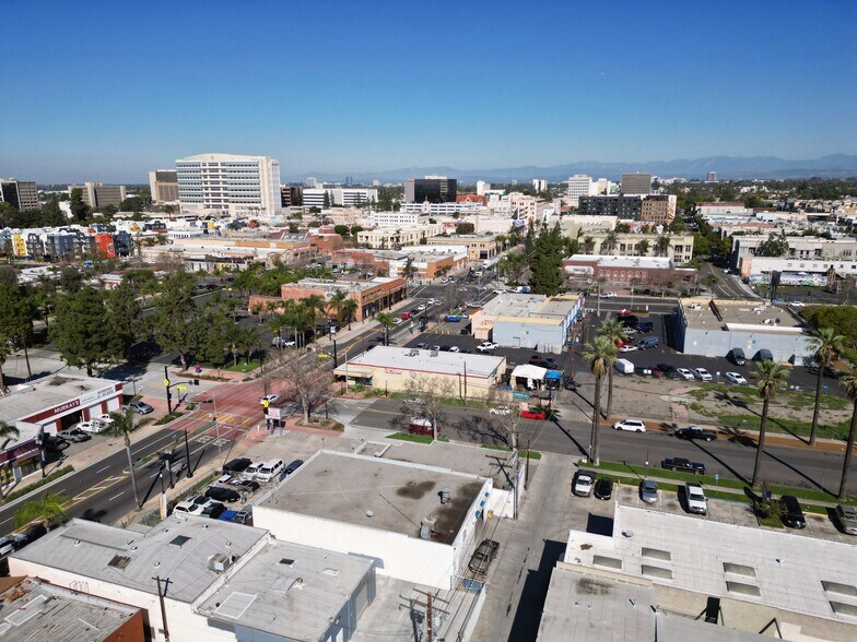 More Photos Of 203-205 S Main St, Santa Ana Freestanding For Sale