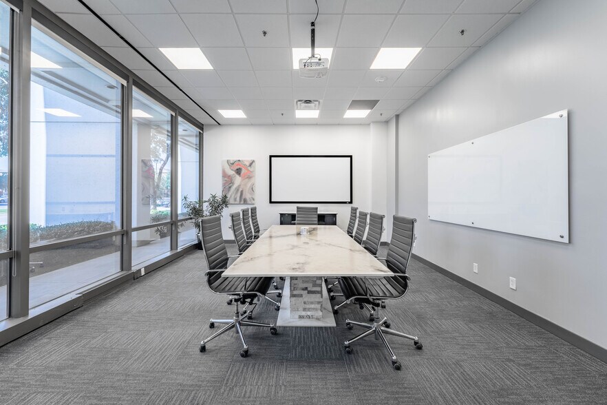 More Photos Of 5001 Lyndon B Johnson Fwy, Dallas Office For Lease
