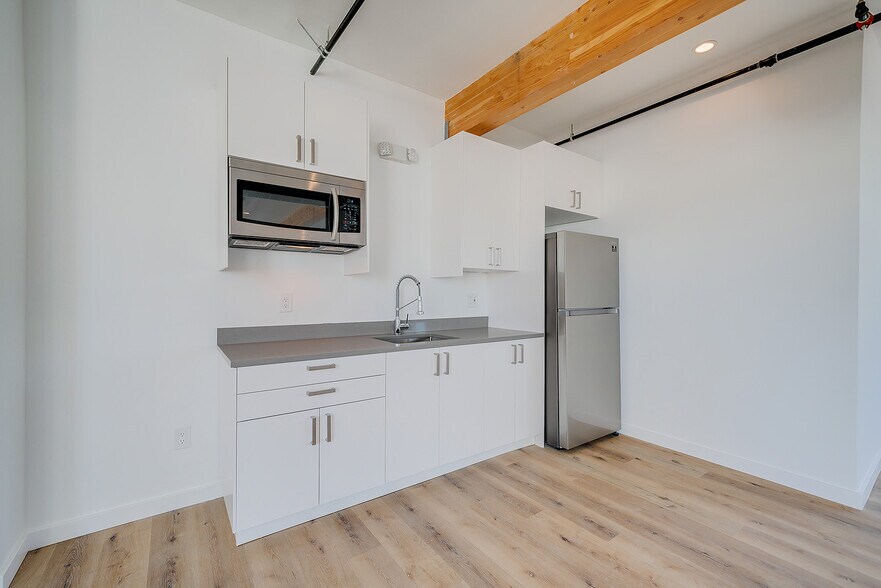 More Photos Of 4672-4674 York Blvd, Los Angeles General Retail For Sale