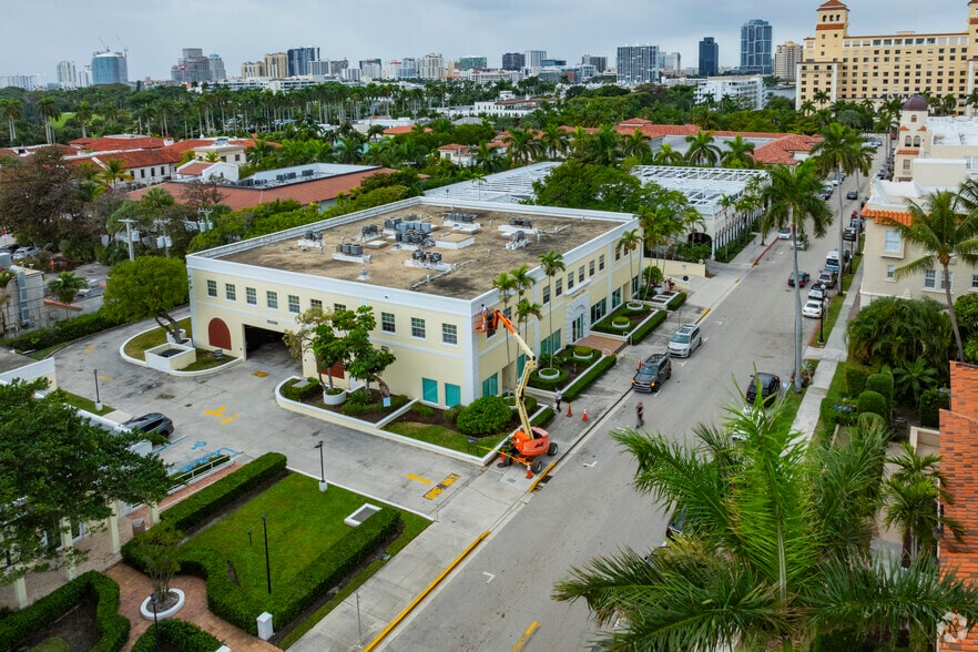 More Photos Of 220 Sunrise Ave, Palm Beach Office For Lease