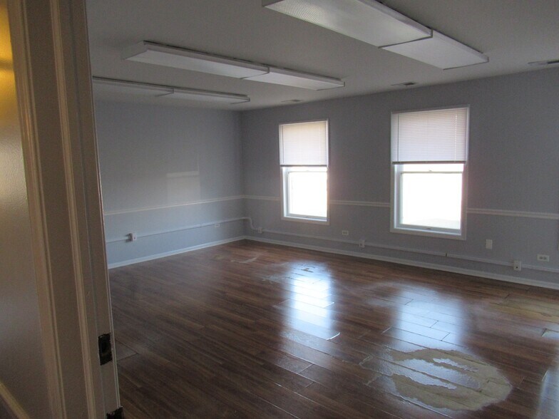 More Photos Of 5250 W Plattner Dr, Alsip Warehouse For Lease