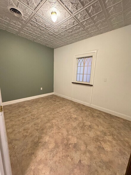 More Photos Of 245 Chestnut St, Meadville Storefront For Lease