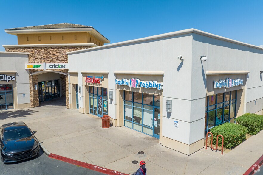 More Photos Of 3503-3527 W Stetson Ave, Hemet General Retail For Lease