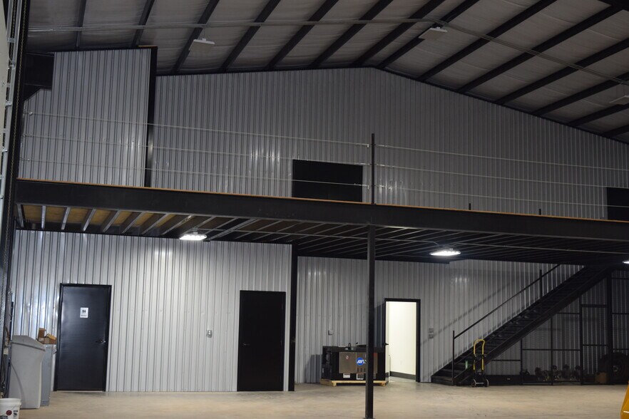 More Photos Of 6306 County 122 Rd, Midland Distribution For Lease