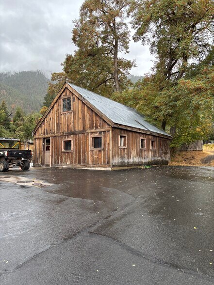 More Photos Of 2276 Main St, Genoa Specialty For Lease