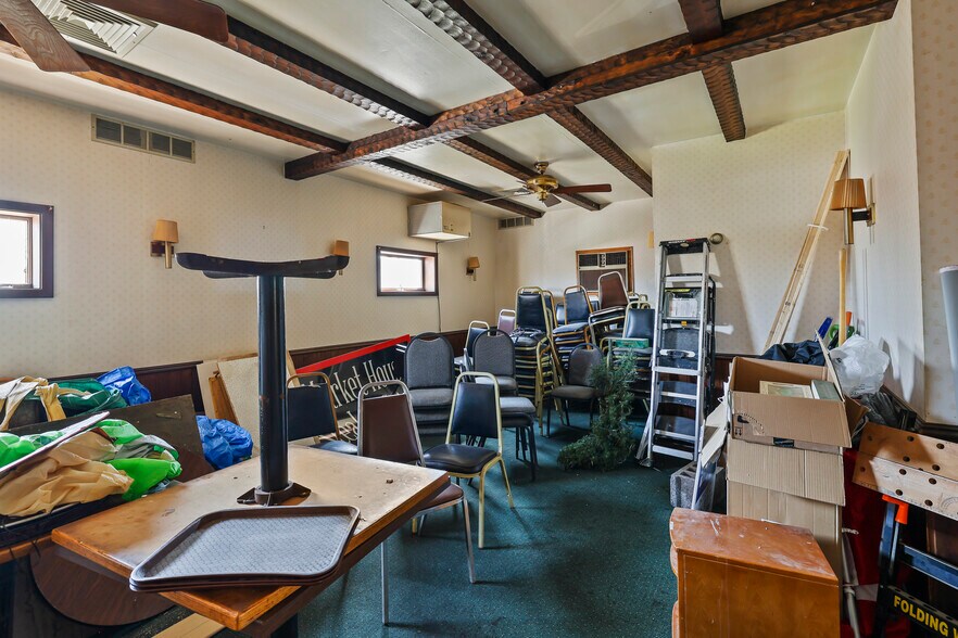 More Photos Of 1701 Pine Ave, Niagara Falls Restaurant For Sale