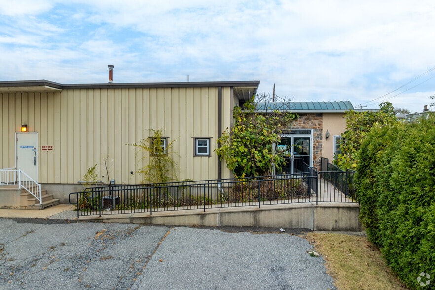 More Photos Of 500 N 8th St, Reading Warehouse For Lease