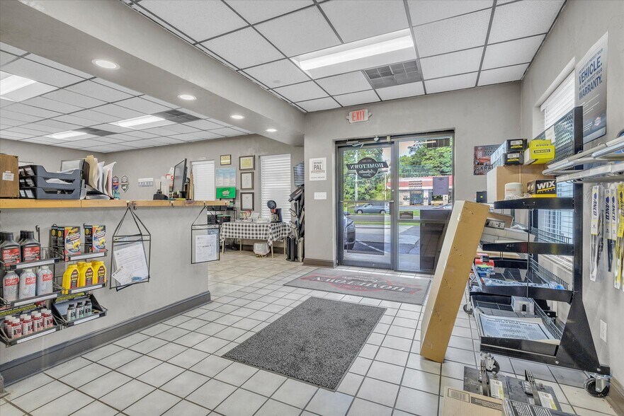 More Photos Of 1474 Peters Creek Rd NW, Roanoke Auto Repair For Sale