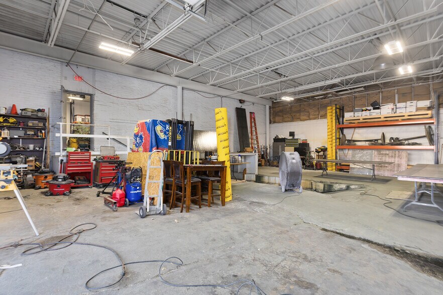 More Photos Of 814 Brooklyn Ave, Kansas City Warehouse For Sale