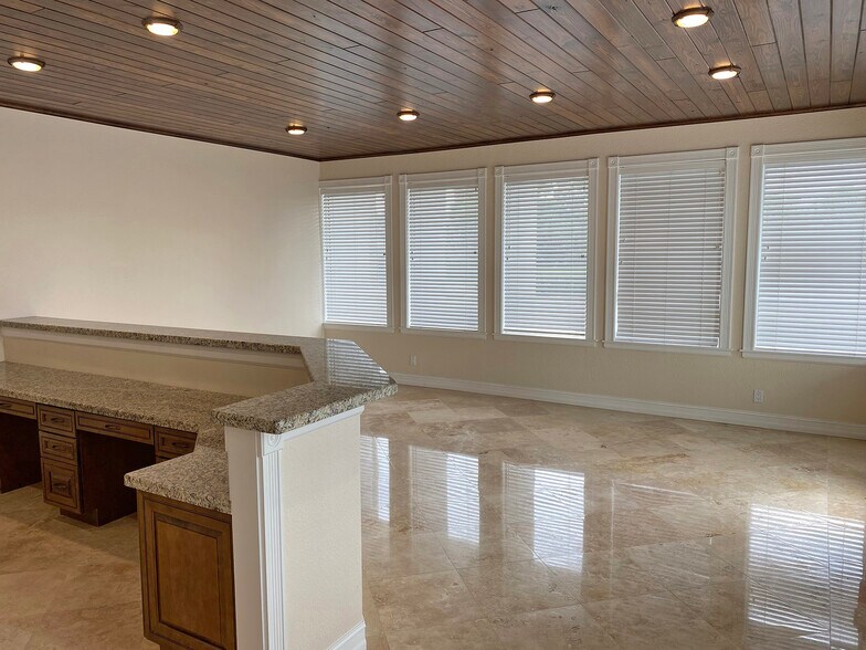 More Photos Of 520 SW Federal Hwy, Stuart Medical For Lease