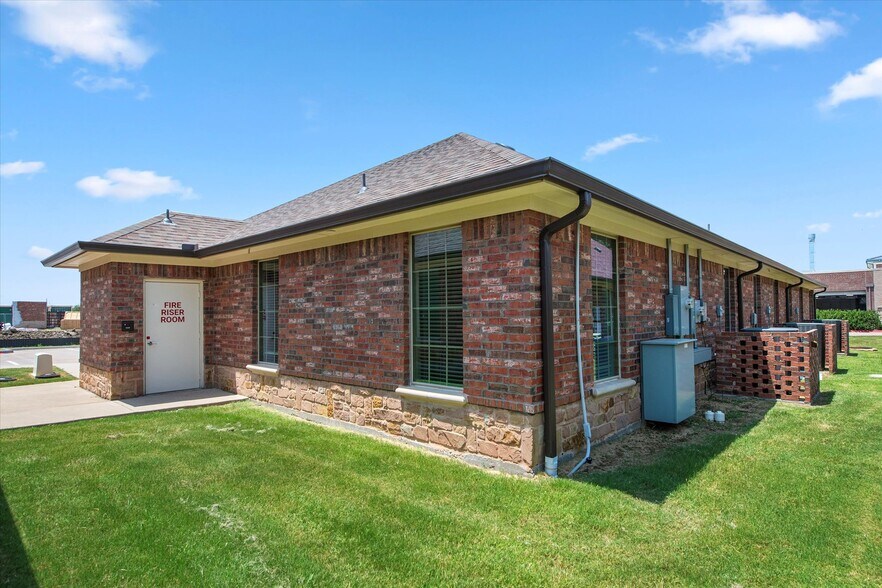 More Photos Of 425 Old Newman Rd, Frisco Medical For Sale