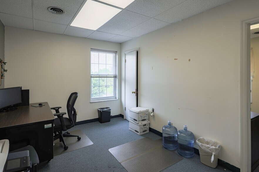 More Photos Of 5830 N High St, Worthington Office For Lease