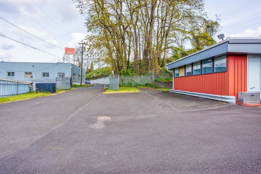More Photos Of 2310 N Kerby Ave, Portland Warehouse For Lease