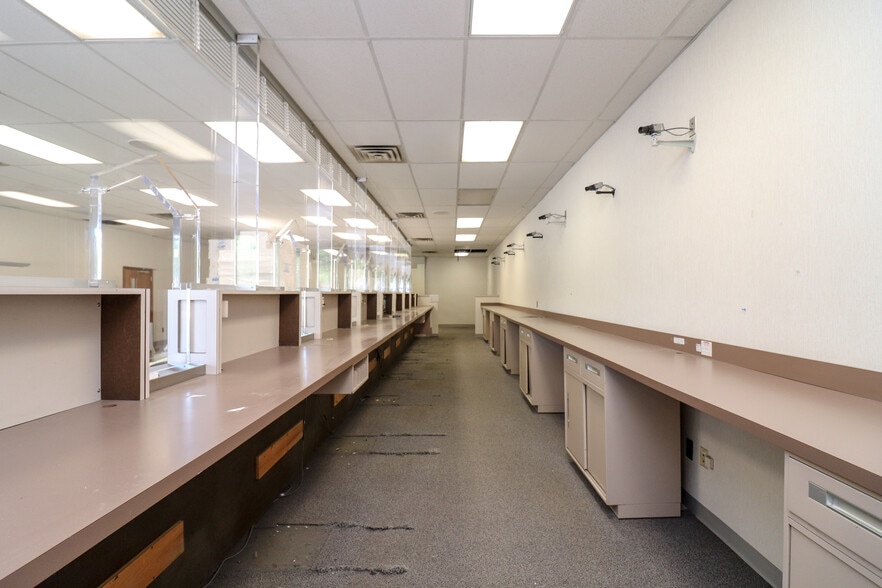 More Photos Of 30094-30120 Ford Rd, Garden City Storefront For Lease