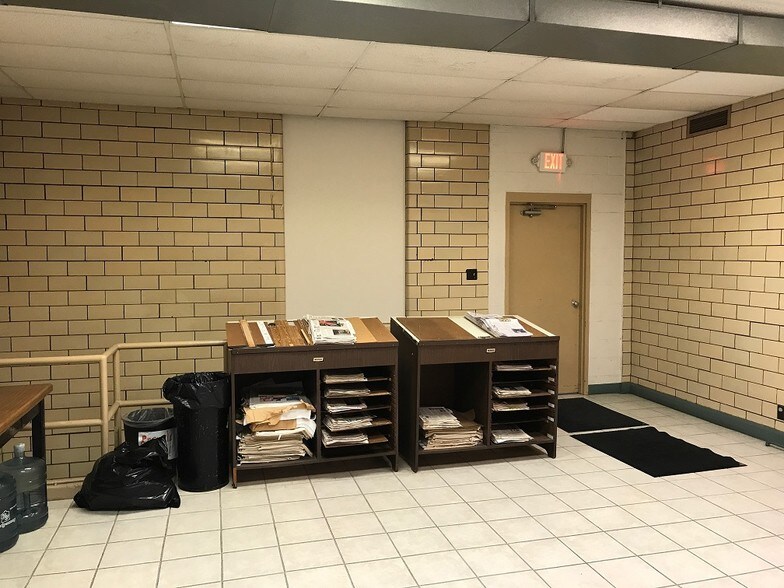 More Photos Of 161 N Lincoln Ave, Salem Office For Sale