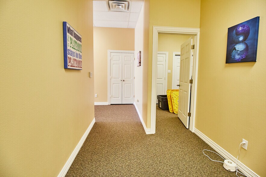 More Photos Of 5421 Basswood Blvd, Fort Worth Business Park For Lease