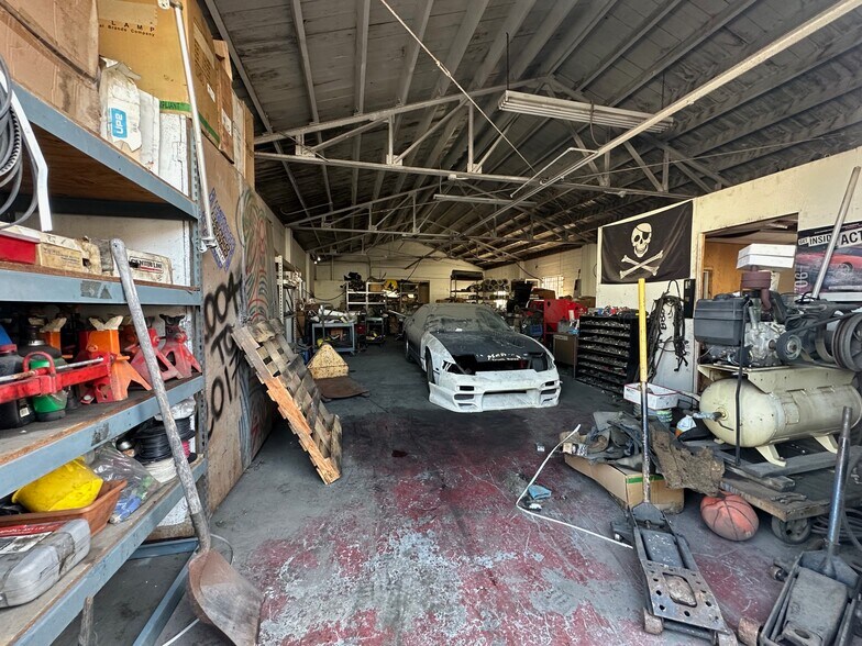 More Photos Of 712 E Alondra Blvd, Compton Warehouse For Lease