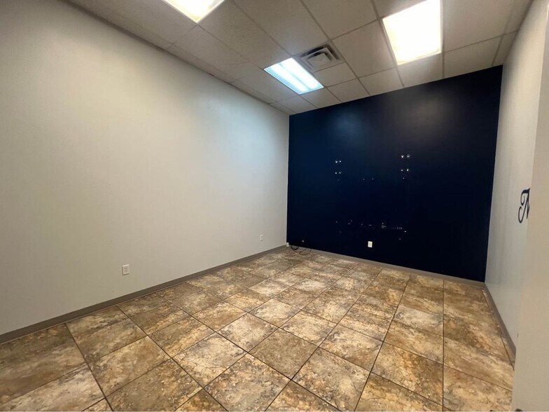 More Photos Of 13939 Westheimer Rd, Houston Flex For Sale