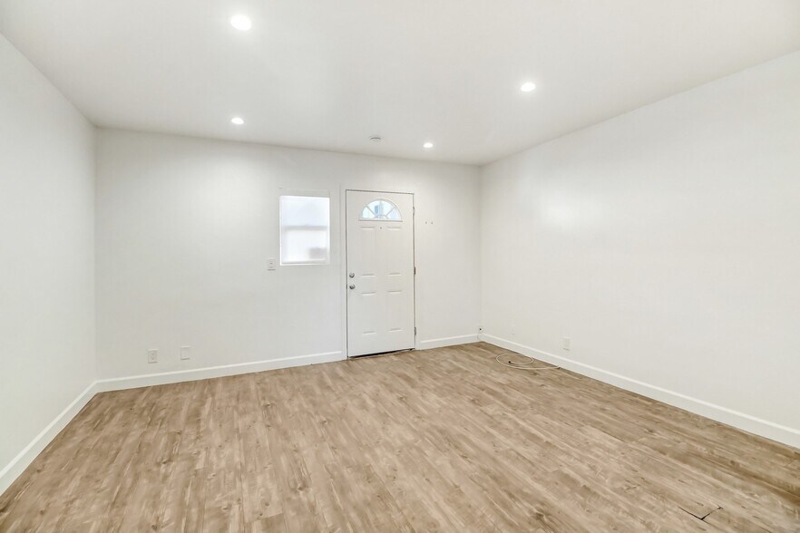 More Photos Of 700 S 6th St, Burbank Apartments For Sale