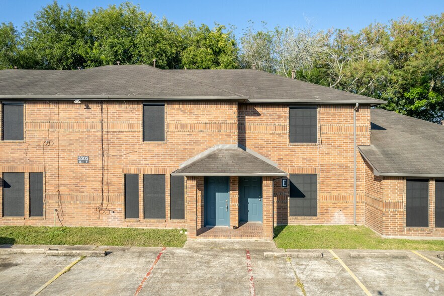 More Photos Of 5301 FM 517 Rd E, Dickinson Apartments For Sale