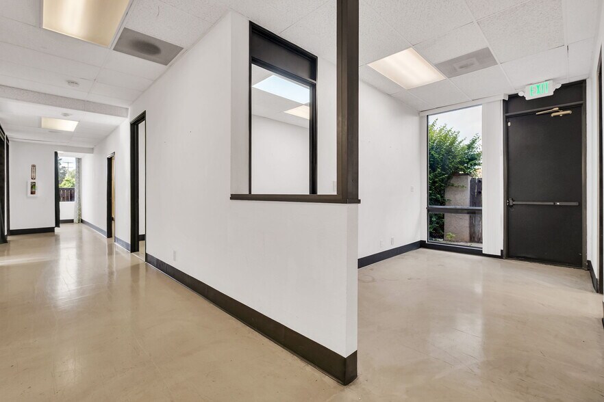 More Photos Of 550 N Golden Circle Dr, Santa Ana Office For Lease