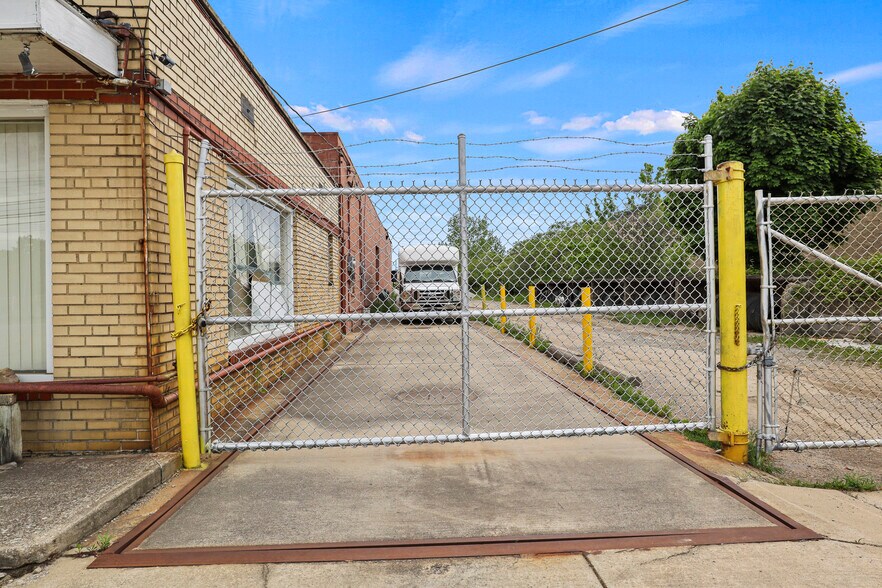 More Photos Of 30150 Lakeland Blvd, Wickliffe Warehouse For Sale