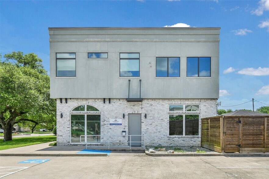 More Photos Of 316 Morningside Dr, Friendswood Loft Creative Space For Sale
