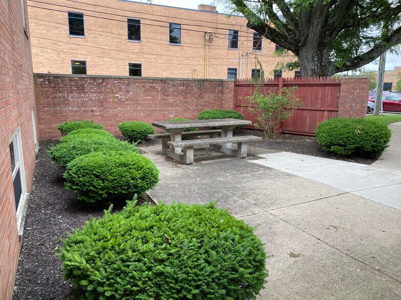 More Photos Of 1840 Zollinger Rd, Upper Arlington Loft Creative Space For Lease