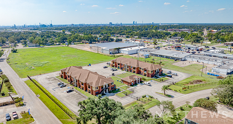 Primary Photo Of 107 Oak Park Dr, Clute Apartments For Sale