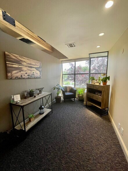 More Photos Of 499 W Plumb Ln, Reno Office For Sale
