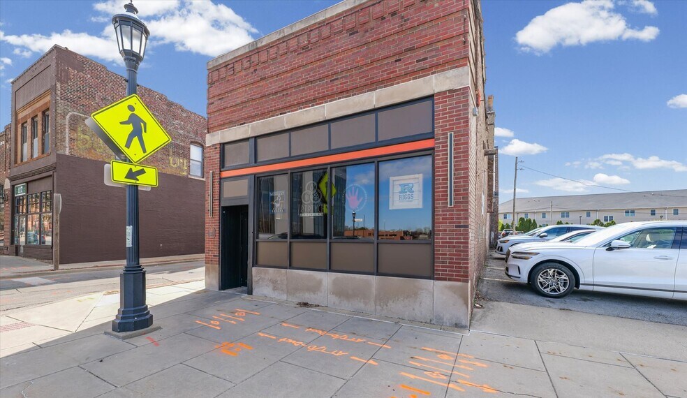 More Photos Of 201 N Broadway Ave, Urbana Restaurant For Sale