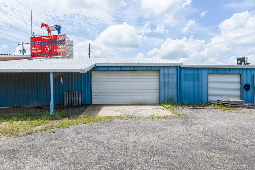 More Photos Of 479247 US Highway 64, Roland Flex For Sale