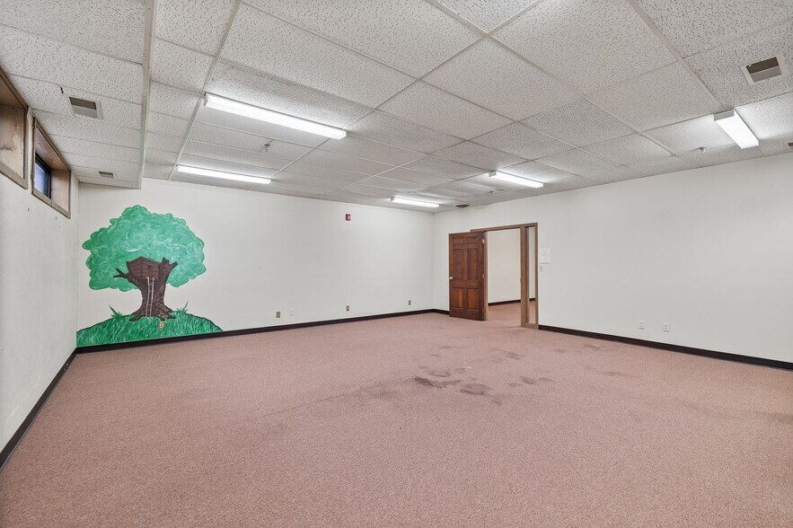 More Photos Of 1075 National Pky, Mansfield Office For Sale